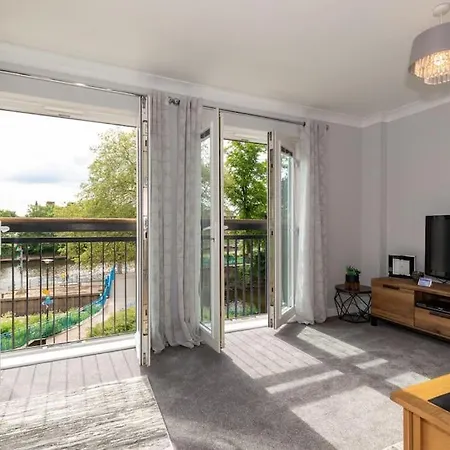 Blue Bridge View With Free Parking - Centre