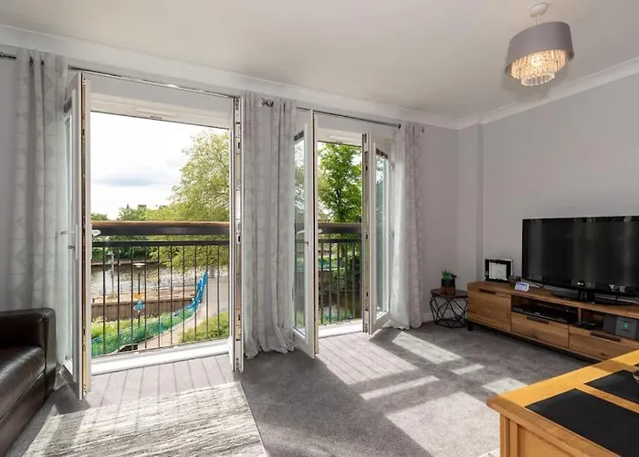 Blue Bridge View With Free Parking - Centre