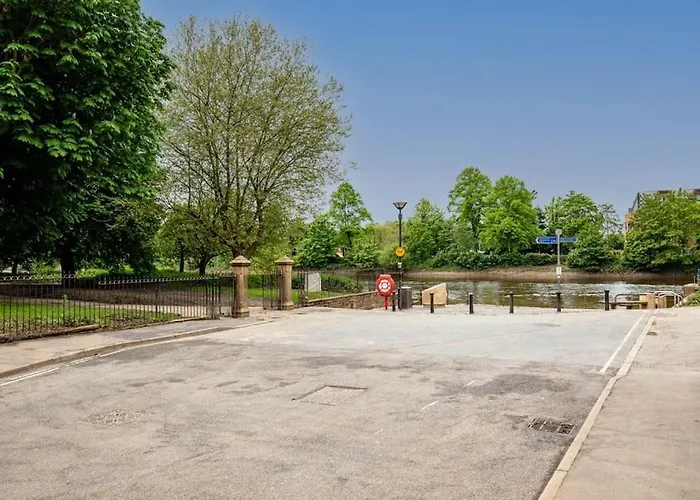 Blue Bridge View With Free Parking - Centre *