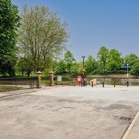 Blue Bridge View With Free Parking - Centre *